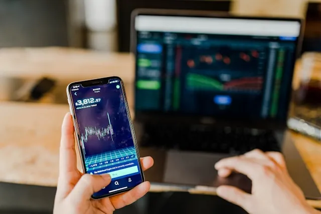 Screens showing stock value and growth